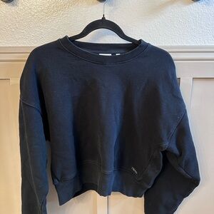 Aritzia TNA cozyfleece cropped boyfriend fit crewneck size m